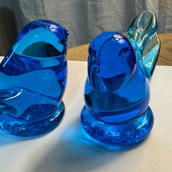 Vintage Leo Ward Bluebird of Happiness
Paperweight Duo Blue Glass Bird Figurines - Picture 5 of 8